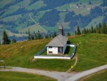 Kapelle St. Bernhard - Die Bernhardkapelle liegt ebenfalls auf dem Weg zum Hahnenkamm. • © alpintreff.de / christian schön