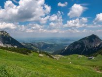 Der Blick vom Füssener Jöchle reicht bis weit ins Allgäu hinein • © alpintreff.de / christian schön