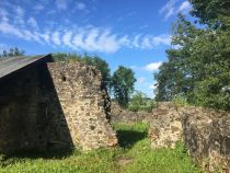 In den 1980er erfuhren die dürftigen Reste der Burg einen Wiederaufbau, das nun kostenfrei besichtigt werden kann. • © Burgfreunde Wolkenberg e.V.