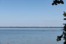 ... und der Blick auf die Nichtalpen. Das sind die Gegensätze am Chiemsee. • © alpintreff.de / christian Schön