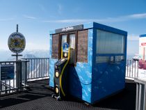 Ehemaliges Zollhaus auf der Zugspitze: Direkt am Gipfel verläuft die Staatsgrenze • © alpintreff.de / christian schön