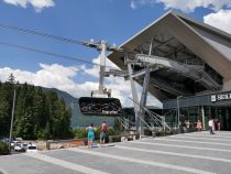 Nach wie vor startet die Fahrt mit der Bayerischen Zugspitz-Seilbahn am Eibsee. Dorthin geht es entweder mit dem Auto oder aber direkt aus Garmisch mit der Zahnradbahn. • © alpintreff.de / christian Schön