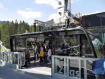 Bayerische Zugspitz-Seilbahn - Wie schon geschrieben haben die Kabinen ein Fassungsvermögen von 120 Personen. So ist eine Leistung von bis zu 720 Personen pro Stunde und Richtung möglich. Die alte Bahn kam hier lediglich auf etwas 260 Personen. • © alpintreff.de / christian Schön