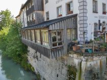 Die besondere Gaststätte - ... ist Laura´s Schiffwirtschaft in Füssen. Ein Teil des Speiseraums befindet sich direkt über dem Lech. • © alpintreff.de - Christian Schön