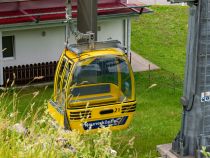 Gondel der Neunerköpflebahn in Tannheim - Los ging es von Tannheim aus mit der Neunerköpflebahn in einer Sektion bis zum Gipfel. • © alpintreff.de / christian schön