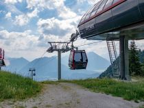 Bergstation der Hahnenkammbahn Reutte - Bergstation der Hahnenkammbahn: Die Bahn ist bis oben komplett barrierefrei. • © alpintreff.de / christian schön