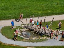 Wie Wasserspiele des Hexenwassers begeistern die Kleinen. • © alpintreff.de / christian schön