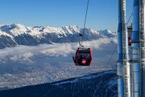 Hoadlbahn II - Traumhafter Ausblick von oben über Innsbruck und die Nordkette. Die neue Bahn steigert nicht nur den Komfort erheblich, sondern liefert auch noch atemberaubende neue Fotoperspektiven. • © Axamer Lizum GmbH