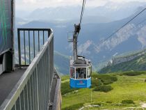 Hochalmbahn Garmisch-Partenkirchen - Einfacht der Gondel in die Bergstation. • © alpintreff.de / christian Schön