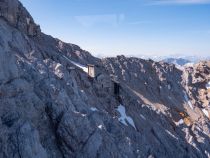 Kammstation Tiroler Zugspitzbahn bis 1991 - Kammstation der ehemaligen Tiroler Zugspitzbahn, die von 1926 bis 1991 in Betrieb war. Ursprünglich war hier auch mal ein Hotel untergebracht. • © alpintreff.de / christian schön