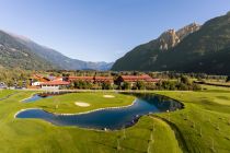 Genuss: versprochen - Nach der Partie kannst Du es Dir im Restaurant gutgehen lassen. Ein ProShop bietet Dir alles für die perfekte Ausüstung. • © Dolomitengolf, Martin Lugger