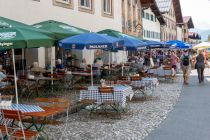 Mittenwald - Obermarkt - Am Obermarkt - links ab von der Hochstraße ist dann eine Fußgängerzone. • © alpintreff.de / christian Schön