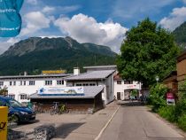 Der hintere Teil der Talstation stammt übrigens noch von der 1930er Bahn. Für die damale neue Bahn hat man in der Talstation lediglich die Einfahrt vorne angesetzt.  • © alpintreff.de / christian Schön