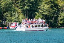 Plansee - Schifffahrt - Das auf dem Plansee verkehrende Boot ist zwar klein, aber durchaus beliebt. Wir haben es an der anderen Seite des Sees - der Seespitze erwischt. • © alpintreff.de / christian Schön