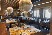 Nur einen Skischwung neben der Talstation der neuen Gampenbahn liegt das Restaurant Gampenalpe. • © TVB Paznaun - Ischgl