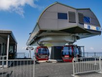 Nach Höhe der Gondeln in der letzten Seilbahn, war das für mich mit meinen 1,95 Metern eine echte Wohltat. Ich kann da nämlich aufrecht stehen und auch nahezu so einsteigen. • © alpintreff.de / christian schön