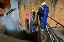 Schellenberger Eishöhle - Marktschellenberg - Über Brücken, Schächte und viele Stufen führt der 500 Meter lange Rundweg. • © Verein für Höhlenkunde Schellenberg e.V.