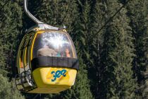 Die Bahn erschließt im Winter eine mittelschwere Piste, die wieder zurück zur Talstation führt sowie eine Rodelbahn auf der anderen Seite der Bahn. An der Bergstation gibt es direkt ein Kinderland mit zwei Förderbändern und einem Übungslift.  • © alpintreff.de - Colin Schön