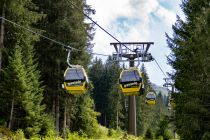 Wanderschaukeltag: An den Wanderschaukeltagen im Sommer sind die Bahnen Stubnerkogel, Senderbahn, Kaserebenbahn und Schlossalmbahn geöffnet, so dass man von Bad Gastein über das Angertal und die Schlossalm bis nach Bad Hofgastein kommen kann. • © alpintreff.de / christian Schön