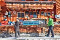 Die Skihütte liegt an den Talstationen der Paznauner Thayabahn sowie der Höllspitzbahn. • © TVB Paznaun - Ischgl
