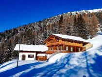 Speikbodenhütte - St. Veit in Defereggen - Die Speikbodenhütte ist nicht am Stadtstrom angeschlossen, sondern funktioniert mit Wasserkraft und Sonnenenergie.  • © Speikbodenhütte