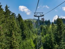 Jetzt aber los auf den Berg. - Die Streckenführung der Fleckalmbahn war eigentlich unspektakulär, allerdings relativ hoch angelegt. • © alpintreff.de / christian schön