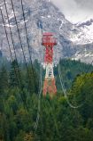 Zwei Stützen reichten damals bereits aus, um die Seilbahn zur Zugspitze zu bauen. Die erste war 65 Meter hoch, die zweite 85 Meter. Die Stützen waren damals für kurze Zeit die höchsten der Welt. • © alpintreff.de / christian schön