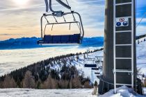 Wörthersee Freeride Jet - Seit der Saison 2022/2023 ersetzt der fix geklemmte 4er Sessellift Wörthersee Freeride Jet den ehemaligen Schlepplift Finsterbach. • © Gerlitzen Kanzelwand Touristik / Samitz