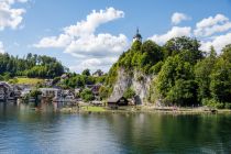 Die Johannesbergkapelle thront über Traunkirchen. • © skiwelt.de - Christian Schön