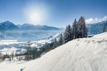 Solche Ausblicke gibt es aus dem Skigebiet Naglköpfl in Piesendorf. • © Harry Liebmann