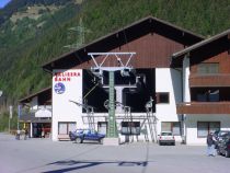 Die Talstation der ehemaligen 6er Gondelbahn Valiserabahn I in St. Gallenkirch • © skiwelt.de / christian schön