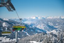 8er Sesselbahn Märchenwiese mit gelben Bubbles. • © Ski Amade