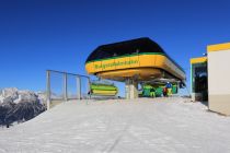 Die neue 8er Sesselbahn Burgstallalmbahn stammt aus dem Hause des südtiroler Herstellers Leitner. • © Leitner Ropeways