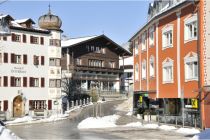 Der Herrnhausplatz in Brixlegg im Winter. • © Alpbachtal Tourismus - Gabriele Grießenböck