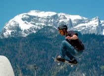 Skaten vor herrlicher Kulisse im Alpbachtal.  • © Alpbachtal Tourismus