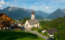 Bürserberg im Brandnertal liegt sehr idyllisch. • © Alpenregion Bludenz Tourismus, Hanno Thurnher