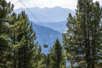 Die Hochzeigerbahn in Jerzens. Oben wartet im Sommer der ZirbenPark auf Dich.  • © Hochzeiger Bergbahnen, Daniel Zangerl