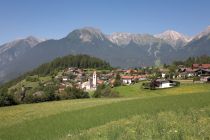 Ortsansicht von Karrösten in Tirol. • © Imst Tourismus
