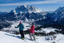 Skifahren in Lermoos mit Blick auf das Wetterstein Gebirge. • © Tirol Werbung, Hans Herbig