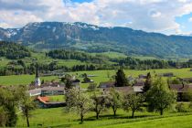 Der Ort Lingenau im Bregenzerwald.  • © Tanja Schörkl, Lingenau Tourismus