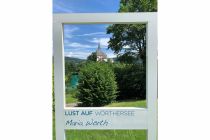 Das wäre Dein Fotomotiv am Bilderrahmen in der Teixlbucht: die Kirche auf der Kapuzinerinsel. • © Wörthersee Tourismus