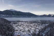 Mils mit Blick auf Glungezer und Patscherkofel. • © Tourismusverband Hall-Wattens