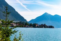 Blick über den Walchensee auf den Ort Walchensee.  • © skiwelt.de - Christian Schön