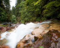 Eine Langzeitbelichtung der Pöllatschlucht. • © Jenny Kamphausen (https://outdoor-glueck.de)