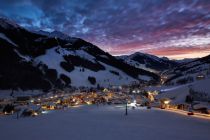 Blick auf das winterliche Saalbach. • © saalbach.com / Daniel Ross