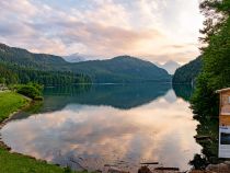 Der Alpsee bei Schwangau am Abend.  • © skiwelt.de - Christian Schön