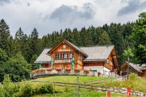 Das Wirtshaus Alpenstubn in Altaussee im Sommer. • © skiwelt.de - Christian Schön
