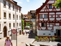 Blick in die obere Altstadt von Meersburg am Bodensee • © skiwelt.de / christian schön