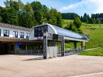 Die Talstation der Ossi-Reichert-Bahn im Sommer. • © skiwelt.de - Christian Schön