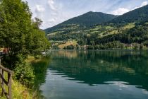 Der Brennsee in Kärnten. Aufgrund des Ortes Feld am See wird er auch als Feldsee bezeichnet. • © skiwelt.de / christian schön